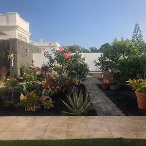 https://rosales.in-canary-islands.com